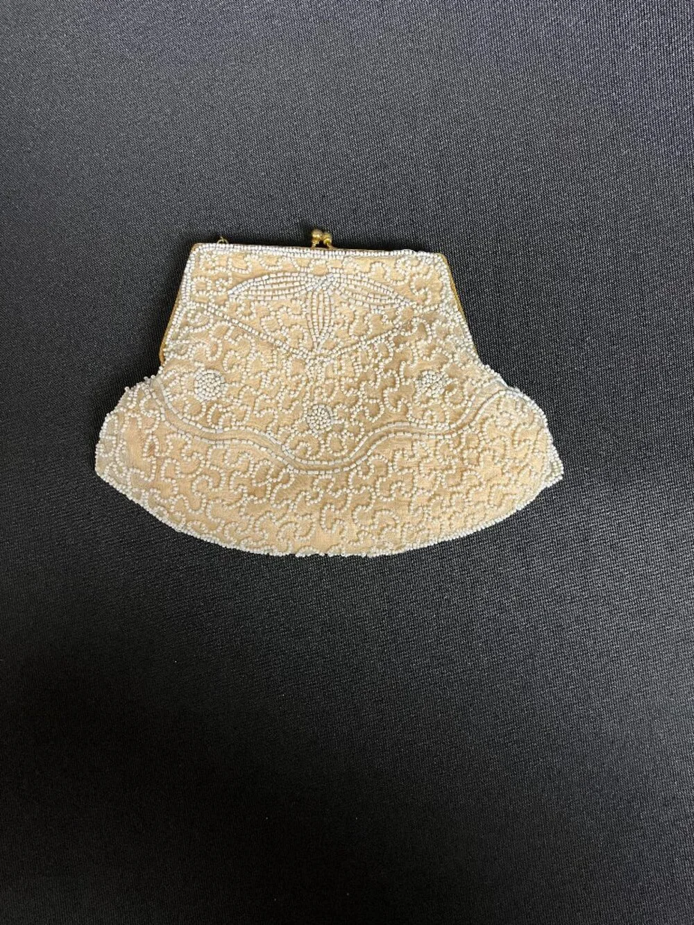 Vintage Cream Ivory Beaded Floral Evening Clutch Purse Kiss Lock